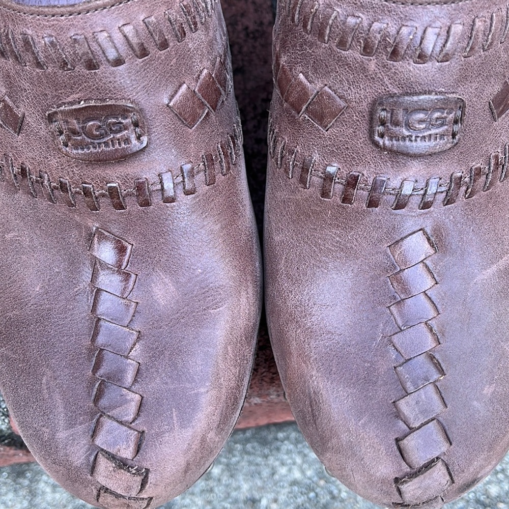UGG Vivica Clogs - Picture 2 of 12